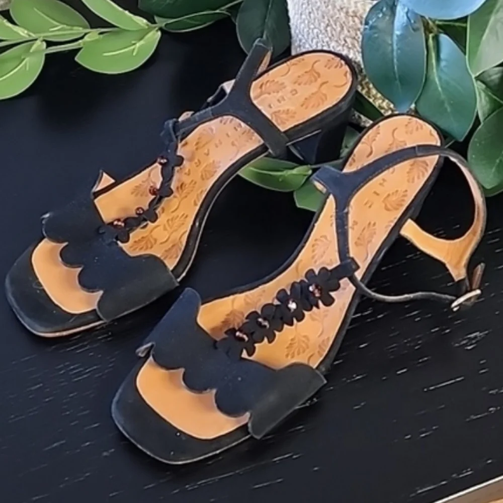 CHIE MIHARA Scalloped T-Strap Sandals EU 38 US 8 Beaded Floral Leather Spain Art - Picture 6 of 17